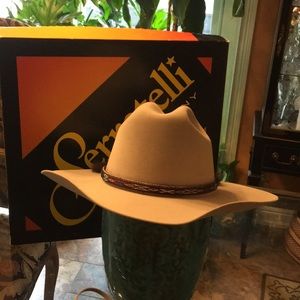 Men’s western hat—Serratelli